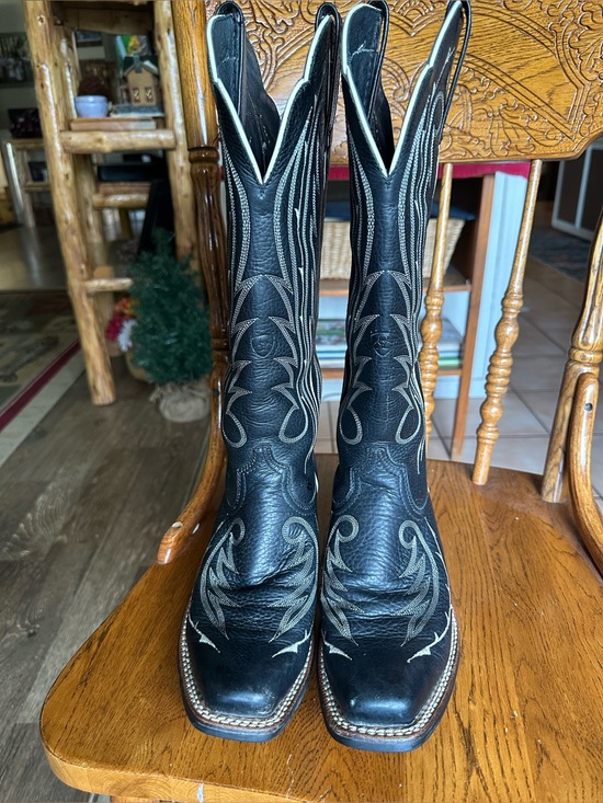 Ariat Other - Women’s Ariat Black Embroidered Western Cowboy Boots.